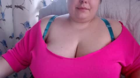 Snapshot of olivia_bud_gold chatting on 4, 12, 2024 Olivia Gold online show from 4, 12, 2024