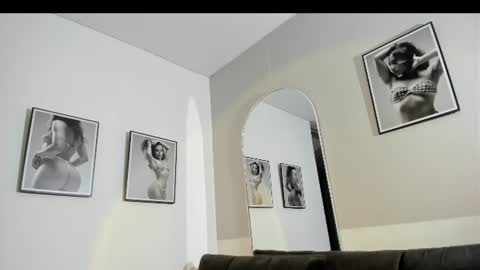 Snapshot of olivia_collisn chatting on 25, 6, 2026 Olivia Collins online show from 25, 6, 2026
