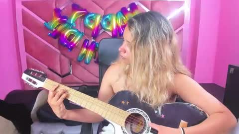 Snapshot of olivia_fox69 chatting on 5, 2, 2025 OLIVIA online show from 5, 2, 2025