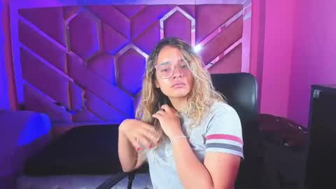 Snapshot of olivia_fox69 chatting on 19, 2, 2025 OLIVIA online show from 19, 2, 2025