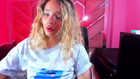 Snapshot of olivia_fox69 chatting on 26, 2, 2025 OLIVIA online show from 26, 2, 2025