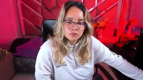 Snapshot of olivia_fox69 chatting on 16, 9, 2025 OLIVIA online show from 16, 9, 2025