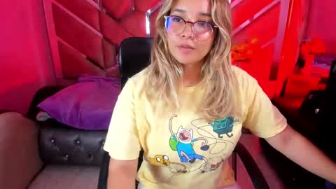 Snapshot of olivia_fox69 chatting on 19, 9, 2025 OLIVIA online show from 19, 9, 2025