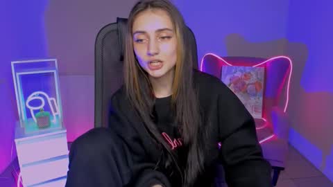 olivia_norton_ online show from 5, 11, 2025