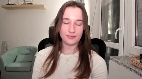 Snapshot of oliviaaa2003 chatting on 2, 3, 2025 Oliwiaa2004 online show from 2, 3, 2025