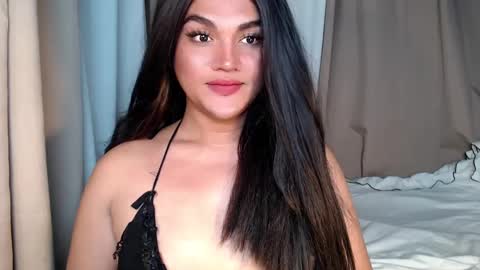 Snapshot of oliviahot22 chatting on 17, 12, 2024 oliviahot22 online show from 17, 12, 2024