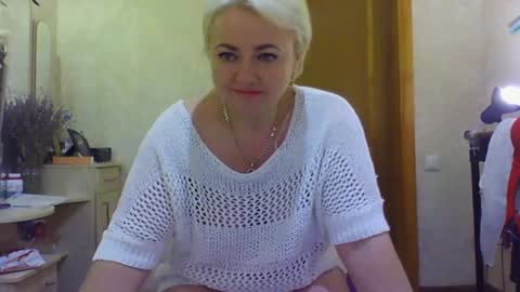 oliviaparadise online show from 1, 1, 2025