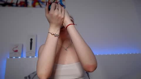 Snapshot of olivka_flower chatting on 1, 2, 2025 Angelina Lina online show from 1, 2, 2025