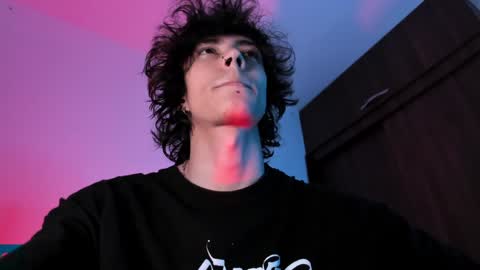 Snapshot of olliver___y chatting on 6, 12, 2024 online show from 6, 12, 2024