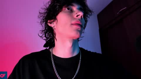 Snapshot of olliver___y chatting on 31, 1, 2025 online show from 31, 1, 2025