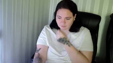 Snapshot of olyaandnetty chatting on 14, 11, 2025 OlyaAndNetty online show from 14, 11, 2025