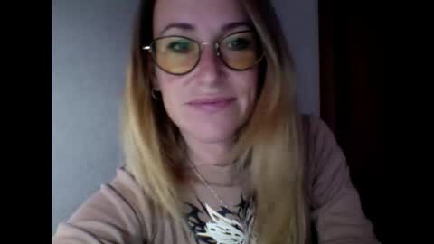 olyra11 online show from 6, 10, 2025