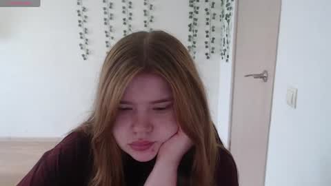 Snapshot of omellyoo chatting on 3, 8, 2026 MellY online show from 3, 8, 2026