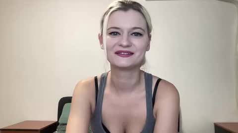 Snapshot of onika_cox chatting on 2, 10, 2025 Onika online show from 2, 10, 2025