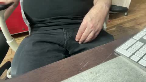 Snapshot of onlocationnyc chatting on 4, 2, 2025 onlocationnyc online show from 4, 2, 2025