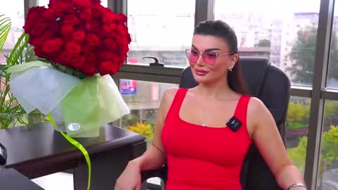 Nicolle online show from 7, 10, 2025