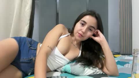 PAREJA LATINA JOVEN MUY CACHONDOS online show from 7, 6, 2026