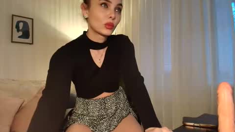 ophelia blue online show from 27, 11, 2025