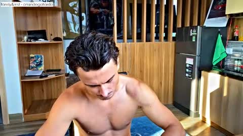 Snapshot of orlando__bloom chatting on 3, 6, 2026 Fansly and Instagram - online show from 3, 6, 2026