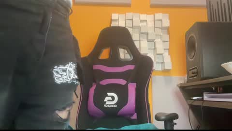 Snapshot of oscarsavage chatting on 3, 2, 2025 Oscar Steel Savage online show from 3, 2, 2025