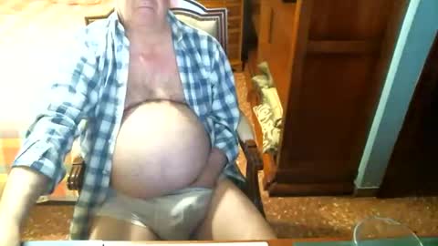Snapshot of oscarw chatting on 26, 4, 2026 Oscar online show from 26, 4, 2026