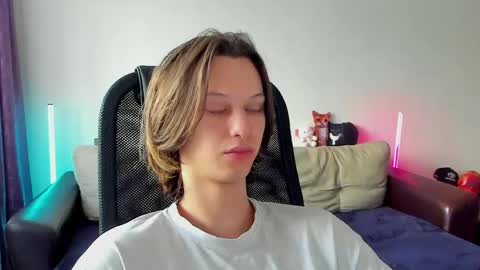 Snapshot of ostin_meoww chatting on 10, 5, 2026 Ostin online show from 10, 5, 2026