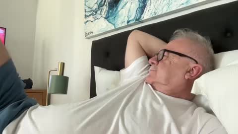 ozhairybearxxxx online show from 2, 12, 2024