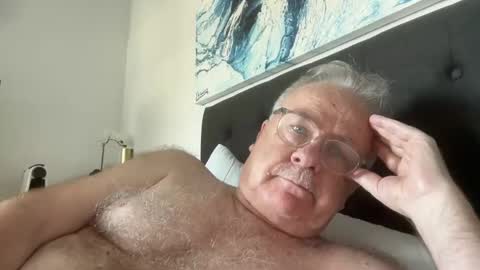 ozhairybearxxxx online show from 12, 12, 2024