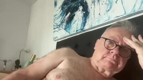 ozhairybearxxxx online show from 14, 1, 2025