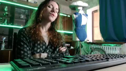 Snapshot of pa1e_pr1ncess chatting on 3, 5, 2026 Ella online show from 3, 5, 2026