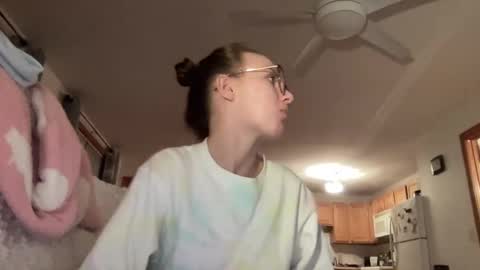 paisleysnowxo online show from 11, 3, 2025