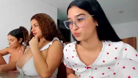 pamela_milleer online show from 6, 1, 2025