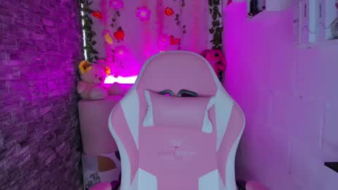 pamelajhonsom online show from 24, 1, 2025