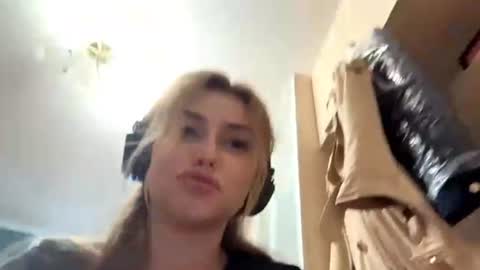 Snapshot of pamulahallquist chatting on 5, 7, 2026 Lia online show from 5, 7, 2026