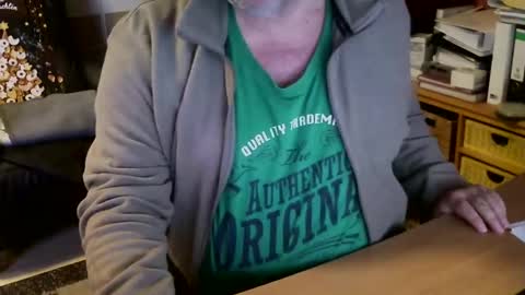Snapshot of papa309348689 chatting on 8, 1, 2025 papa309348689 online show from 8, 1, 2025