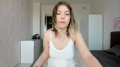 Snapshot of paradi_se chatting on 6, 8, 2026 Melena online show from 6, 8, 2026