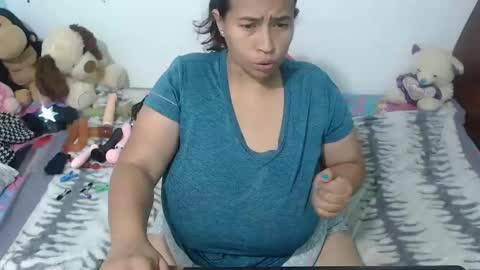 Snapshot of pareja_explosivasexx chatting on 2, 1, 2025 Luna online show from 2, 1, 2025