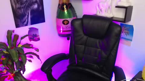 Paris D angelo online show from 13, 1, 2025