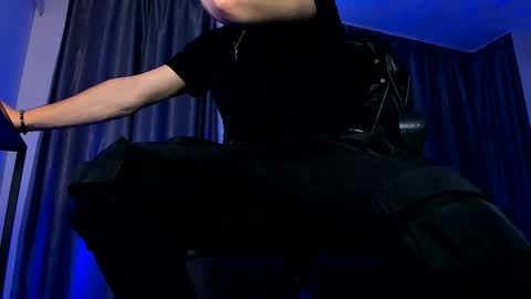 Paris online show from 25, 11, 2025