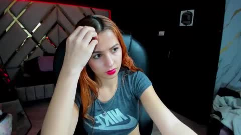 Snapshot of paris_petit chatting on 21, 4, 2026 paris petit online show from 21, 4, 2026