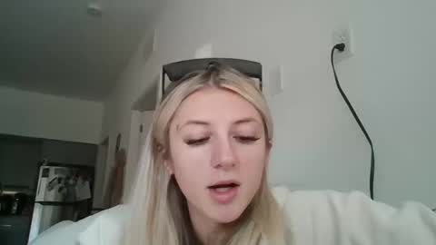 parisbaby2000 online show from 10, 10, 2025