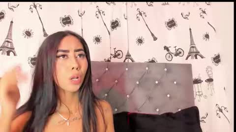 parisbritany__ online show from 23, 10, 2025