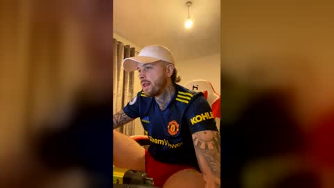 Snapshot of parkertom525 chatting on 8, 4, 2026 parkertom525 online show from 8, 4, 2026