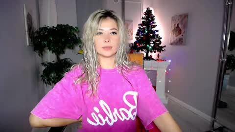 Snapshot of passionate_babe chatting on 9, 12, 2024 I have returned from vacation and I am glad to share my energy and emotions with you online show from 9, 12, 2024