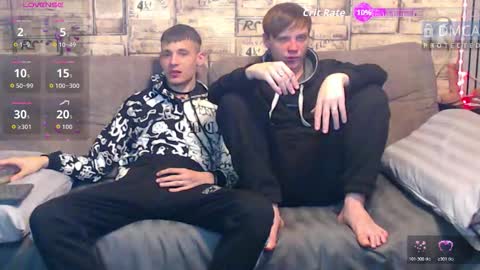 Max tall dark-haired guy with tattoos and Phil blond-haired online show from 27, 3, 2026