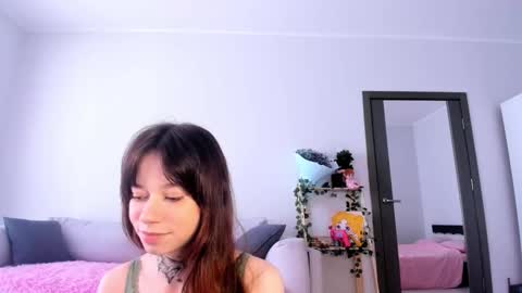 Snapshot of passionate_isabella chatting on 2, 10, 2025 Bella online show from 2, 10, 2025