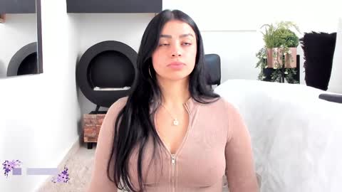 Snapshot of paulafer_ chatting on 4, 1, 2025 online show from 4, 1, 2025