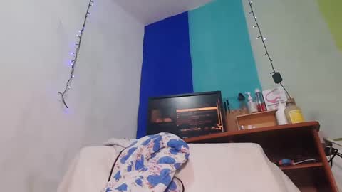 PAULA VALENTINA online show from 1, 1, 2025