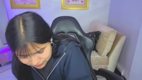 Snapshot of paulette_v chatting on 1, 5, 2026 Live 800am 200pm COLOMBIAN HOUR online show from 1, 5, 2026