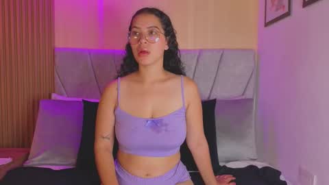 paulina  online show from 11, 11, 2025